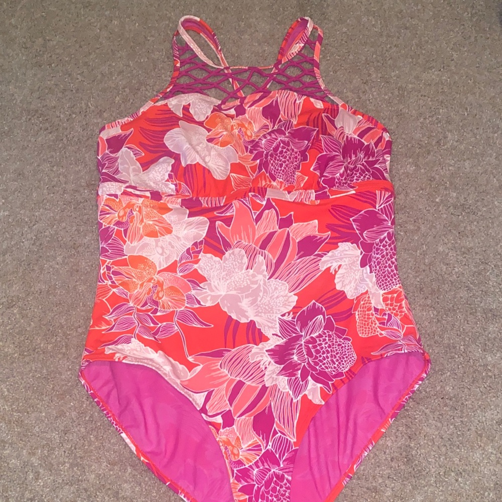 Athleta 40D/DD rio macrame one piece swimsuit NWOT